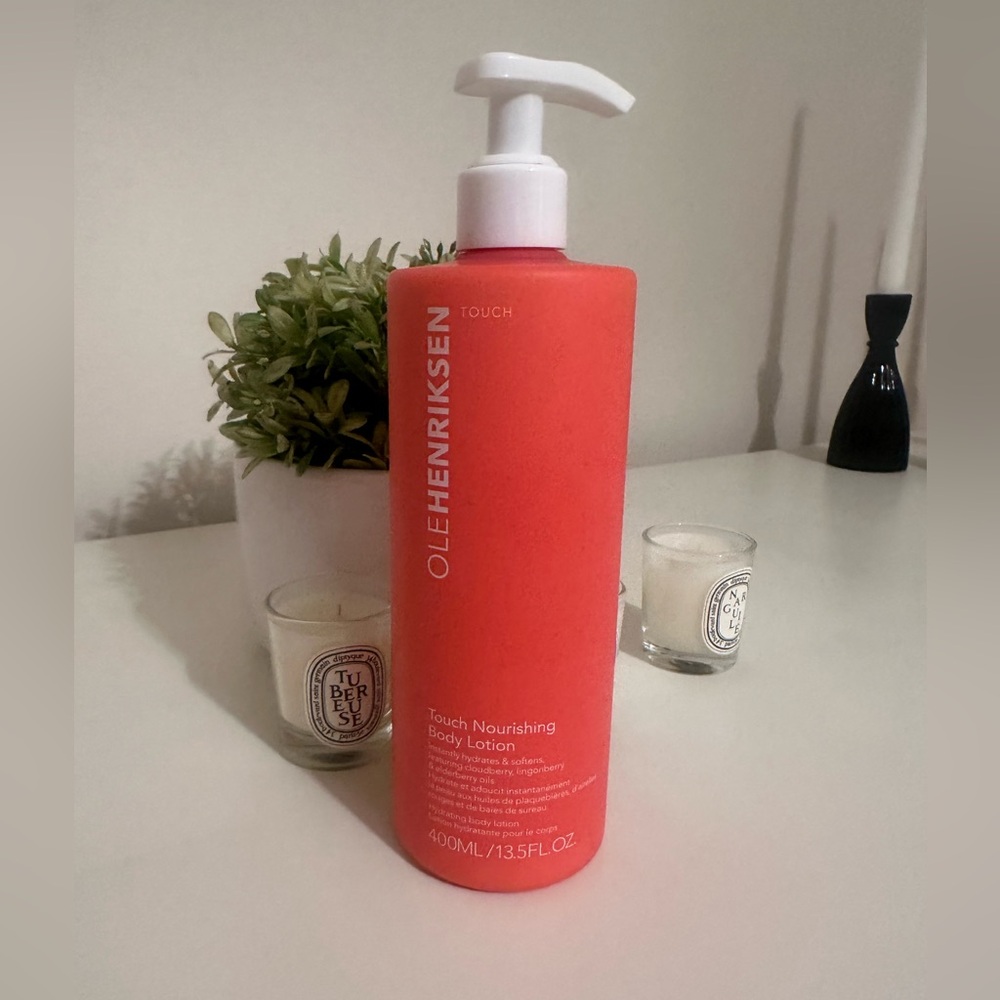 Ole Henriksen Touch Nourishing Body Lotion - Red